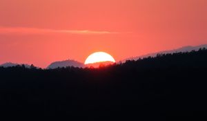 Preview wallpaper sunset, sun, red, dusk, landscape