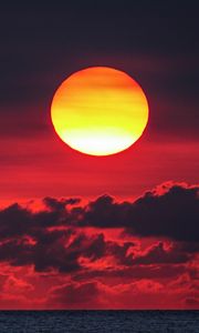 Preview wallpaper sunset, sun, red, clouds, sea