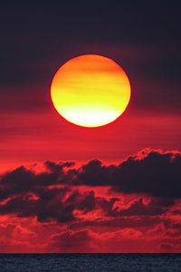 Preview wallpaper sunset, sun, red, clouds, sea