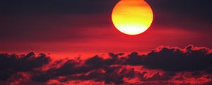 Preview wallpaper sunset, sun, red, clouds, sea