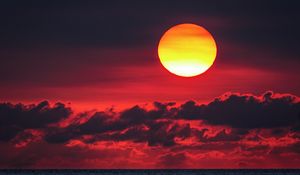 Preview wallpaper sunset, sun, red, clouds, sea