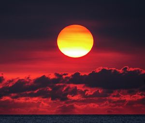 Preview wallpaper sunset, sun, red, clouds, sea