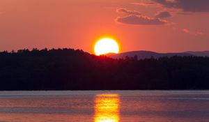 Preview wallpaper sunset, sun, river, reflection, landscape