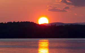 Preview wallpaper sunset, sun, river, reflection, landscape