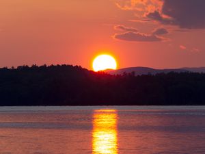 Preview wallpaper sunset, sun, river, reflection, landscape