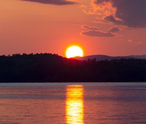 Preview wallpaper sunset, sun, river, reflection, landscape