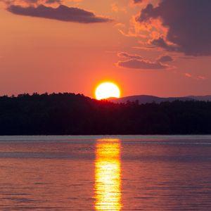 Preview wallpaper sunset, sun, river, reflection, landscape