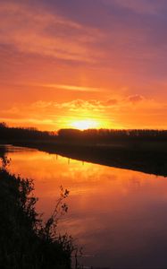 Preview wallpaper sunset, sun, river, landscape, dark
