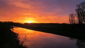 Preview wallpaper sunset, sun, river, landscape, dark