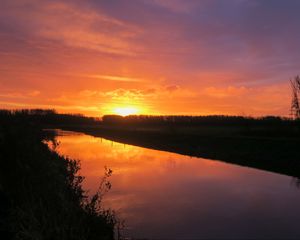 Preview wallpaper sunset, sun, river, landscape, dark