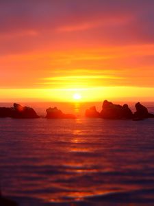 Preview wallpaper sunset, sun, rocks, horizon, sea