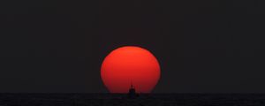 Preview wallpaper sunset, sun, sea, ship, horizon