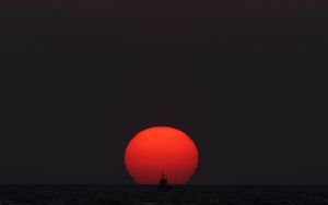 Preview wallpaper sunset, sun, sea, ship, horizon