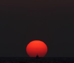 Preview wallpaper sunset, sun, sea, ship, horizon