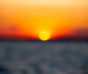 Preview wallpaper sunset, sun, sea, blur, horizon