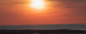 Preview wallpaper sunset, sun, sea, beach, glare