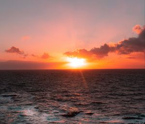 Preview wallpaper sunset, sun, sea, stones, horizon