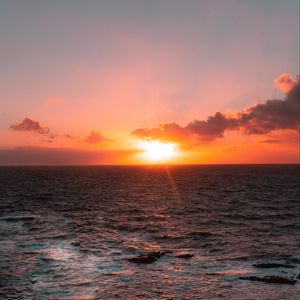 Preview wallpaper sunset, sun, sea, stones, horizon