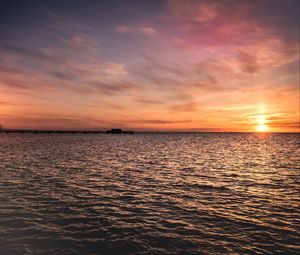 Preview wallpaper sunset, sun, sea, horizon, glare
