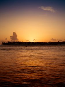 Preview wallpaper sunset, sun, sea, horizon, glare, water