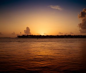 Preview wallpaper sunset, sun, sea, horizon, glare, water