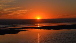 Preview wallpaper sunset, sun, sea, horizon, reflection, glare