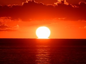 Preview wallpaper sunset, sun, sea, clouds, dark