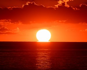 Preview wallpaper sunset, sun, sea, clouds, dark