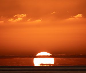 Preview wallpaper sunset, sun, sky, clouds