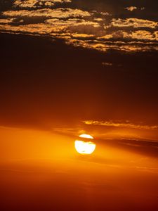 Preview wallpaper sunset, sun, sky, clouds, golden