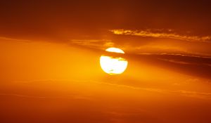 Preview wallpaper sunset, sun, sky, clouds, golden
