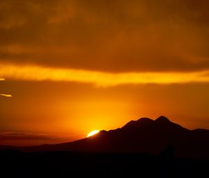 Preview wallpaper sunset, sun, slope, sky, clouds