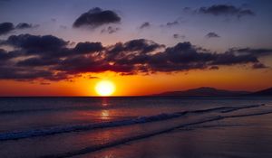 Preview wallpaper sunset, sun, water, horizon