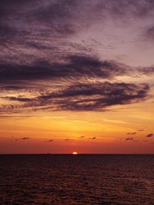 Preview wallpaper sunset, sun, water, horizon, glare