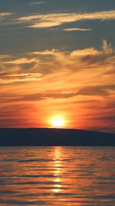Preview wallpaper sunset, sun, water, island, horizon