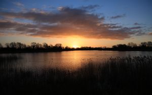 Preview wallpaper sunset, water, glare, grass