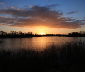 Preview wallpaper sunset, water, glare, grass