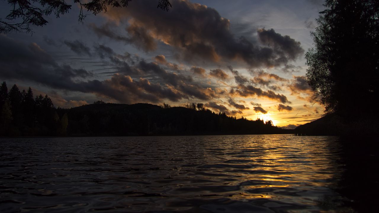 Wallpaper sunset, water, river, glare