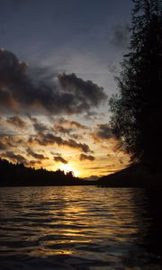 Preview wallpaper sunset, water, river, glare
