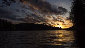 Preview wallpaper sunset, water, river, glare