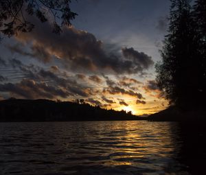 Preview wallpaper sunset, water, river, glare