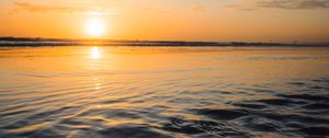 Preview wallpaper sunset, water, waves, sun, dusk