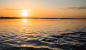 Preview wallpaper sunset, water, waves, sun, dusk