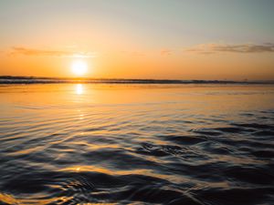 Preview wallpaper sunset, water, waves, sun, dusk