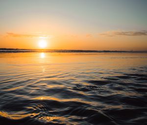 Preview wallpaper sunset, water, waves, sun, dusk