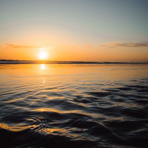 Preview wallpaper sunset, water, waves, sun, dusk