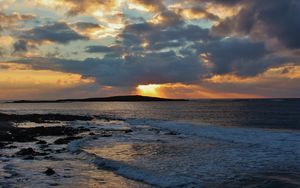 Preview wallpaper sunset, waves, sky, horizon