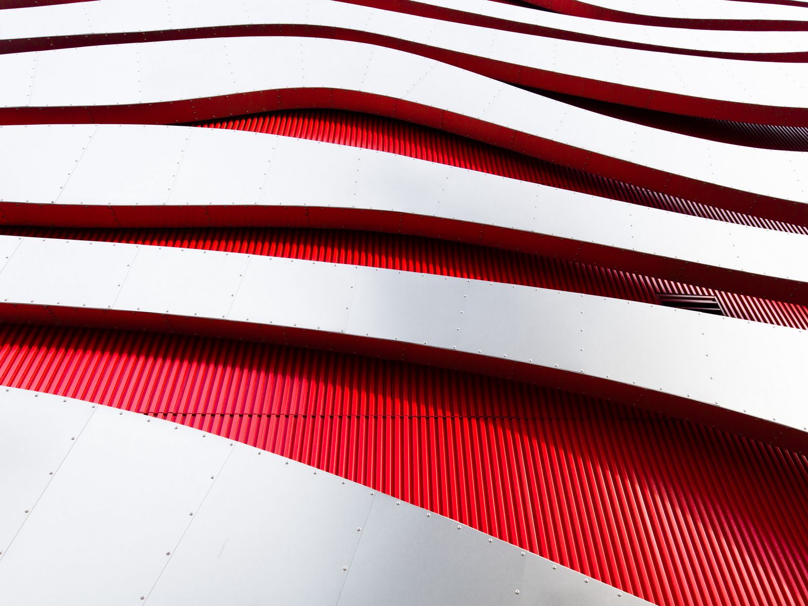 Download wallpaper 1600x1200 surface, texture, architecture, facade standard 43 hd background