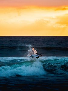 Preview wallpaper surfer, surfing, wave, horizon, sunset