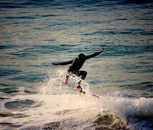 Preview wallpaper surfer, surfing, waves, sea, foam